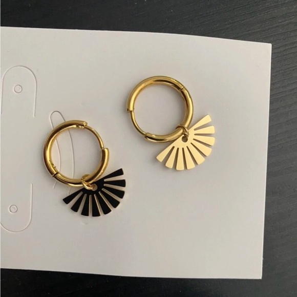 ✨2 for $30✨ Sunburst Hoops Gold Plated Fan Hoop Earring Detachable - Picture 3 of 8